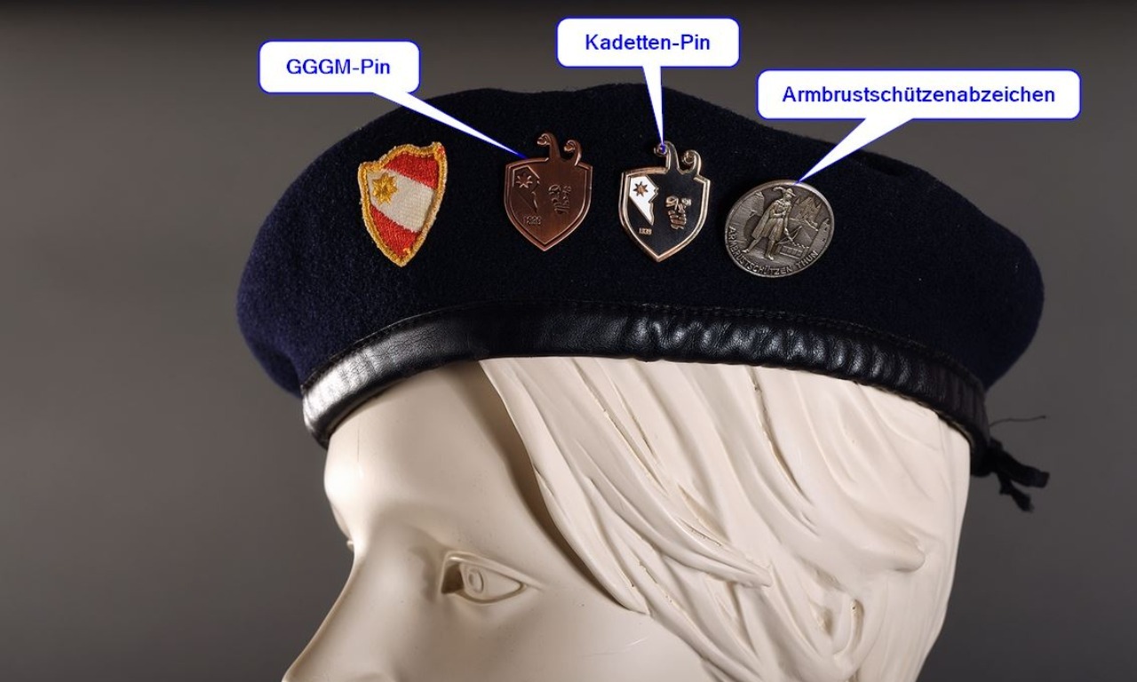 Pins und Abzeichen   an Hut und Béret